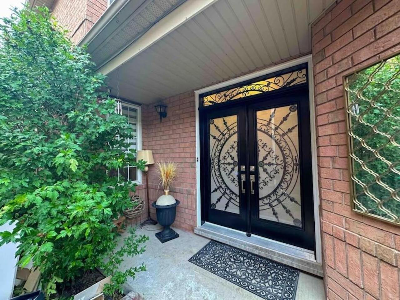 Luxury Home In Toronto Миссиссага Экстерьер фото